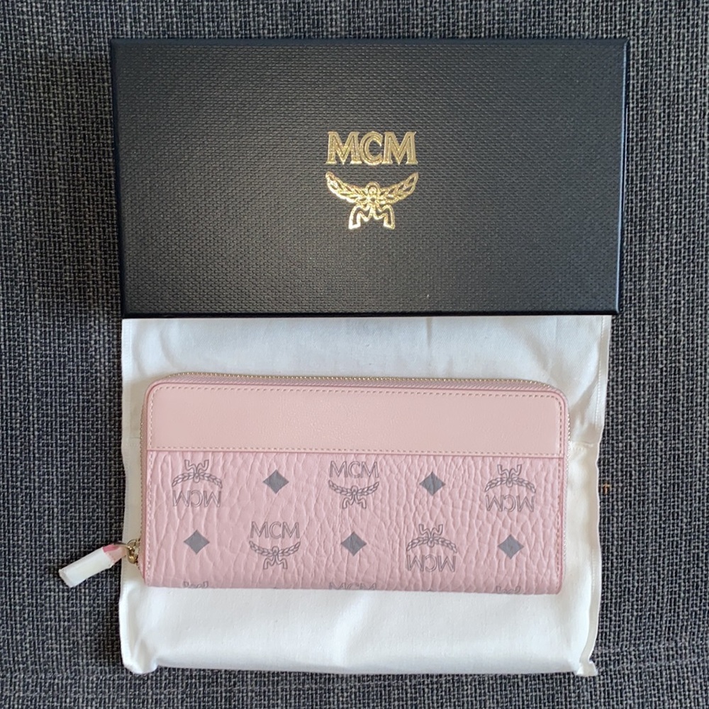 MCM NWT Powder Pink Aren Visetos Zip Around Leather Wallet 8” x 4” - Picture 3 of 12
